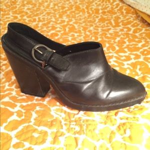 Women’s Black Slingback Chelsea Crew Heels size 9